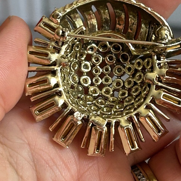 VINTAGE mid century Elegant Gold and Orange Brooch 🌻 - Picture 6 of 10